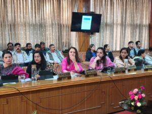 पब्लिक प्लेस पर कुत्तों को खाना देने वाले लोगों पर होगी सख्त कार्रवाई।